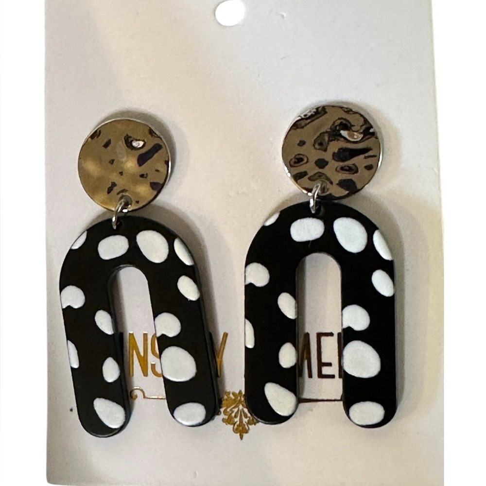 NIP Kinsley Armelle earrings.